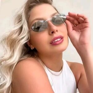 Stylish Gray Sunglasses for Women